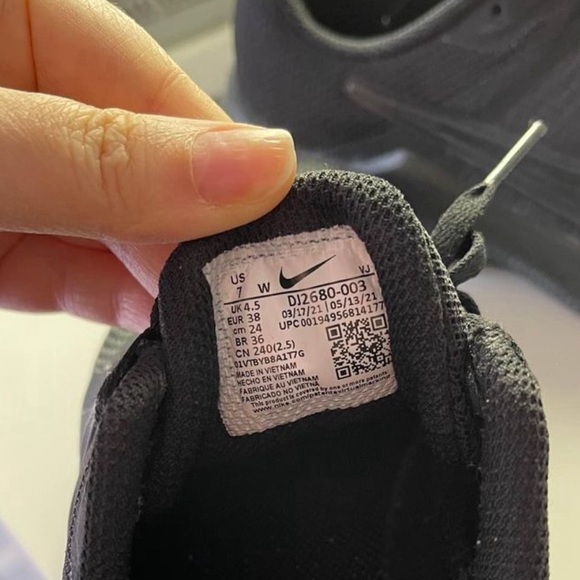 SALE!!$ NIKE size 7 women’s - Picture 5 of 5